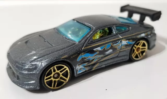 Hot wheels deals camouflage 5 pack