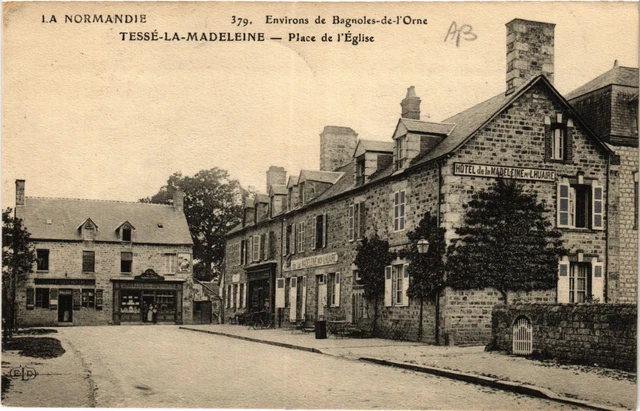 CPA AK Env. de BAGNOLES-de-l'ORNE-TESSÉ-la-MADELEINE-Place de l'Église (435283)
