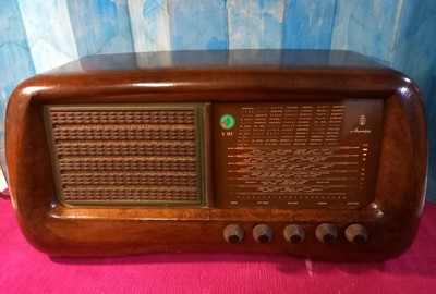 Radio d'epoca a valvole MAGNADYNE S182 del 1950 funzionante 