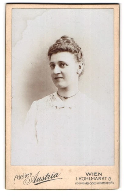 Photography Atelier Austria, Vienna I, Kohlmarkt 5, young woman with duct hairstyle