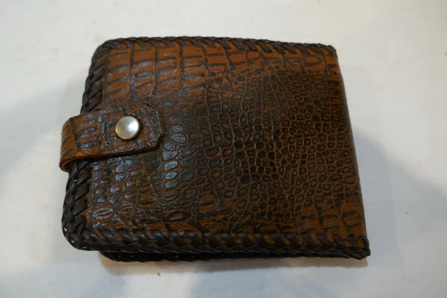 Vintage Western Style  Alligator Patterened Leather Mens Bi Fold Wallet w Snap