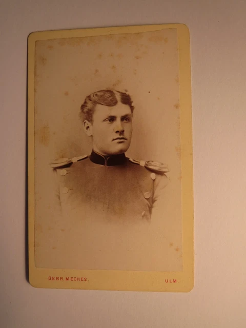 Soldat in Uniform mit Epauletten - Offizier - Portrait / CDV Gebr. Meckes Ulm
