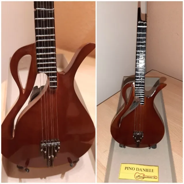 Mini chitarra da collezione in legno cm 25 -Pino Daniele
