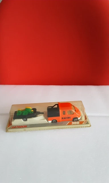 BRITAINS : VEHICULES TRES BEAU COFFRET AVEC 2 MOTOS ET 1 REMORQUE