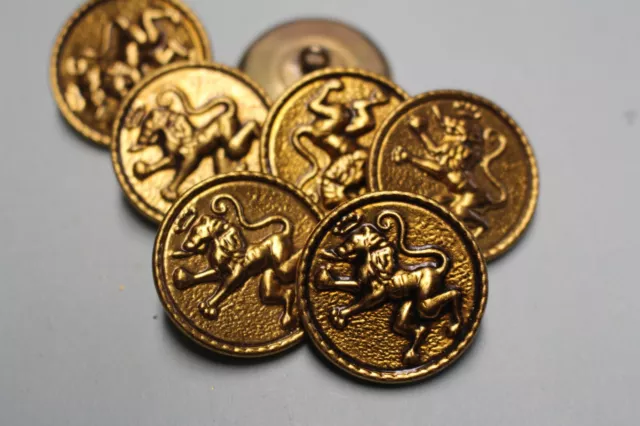 ANCIEN  BOUTON métal doré décor de lion