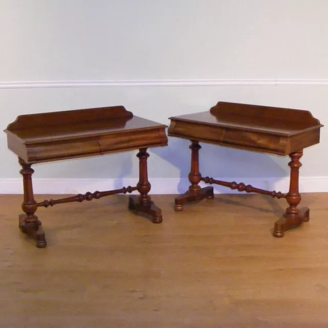 Good Quality Antique Pair Of 19Th Century Mahogany Chamber Side Tables