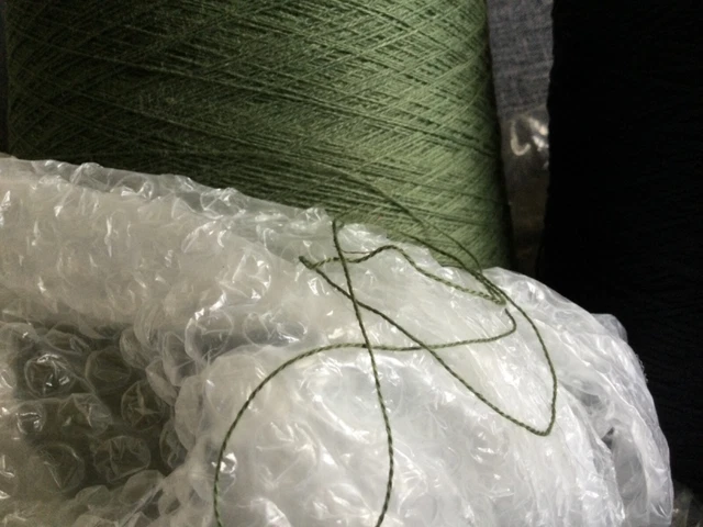 1.061 kg Cono de Ganchillo Fino Verde Mate o Hilo de Punto