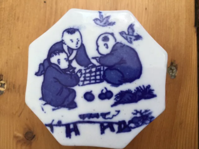 A Very Sexy Chinese Blue And White Vintage Porcelain Box/ Holder