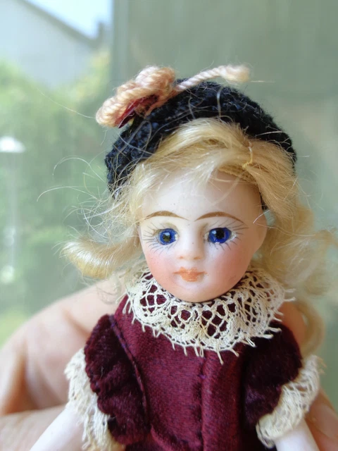 POUPÉE ANCIENNE MIGNONNETTE noire bouche fermée poupée noire antique