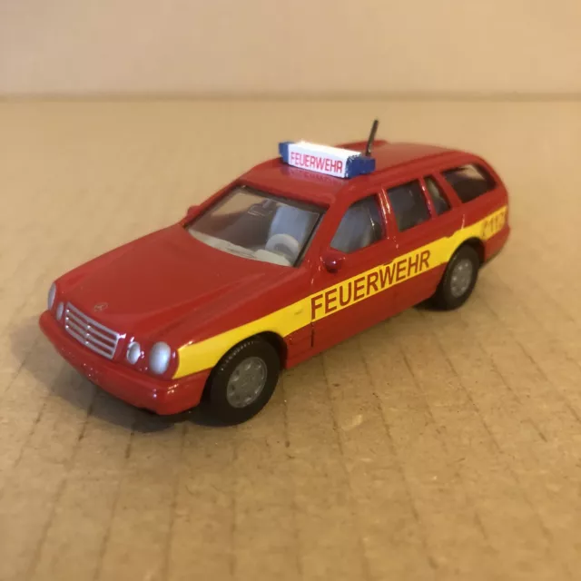 Siku Feuerwehr / 1364 / Mercedes E 290 T / Einsatzleitwagen / NEUWERTIG!