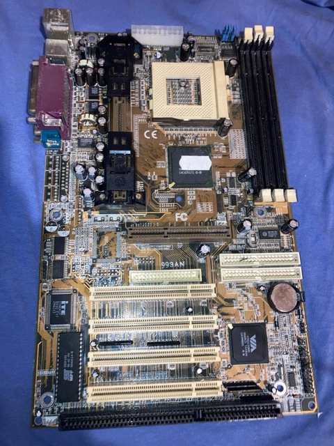 CALCULATEUR MOTEUR ECU BMW 5 serie (E39) 2000 13617789481 CALCULATEUR MOTEUR ECU BMW 5 serie (E39) 2000 13617789481
