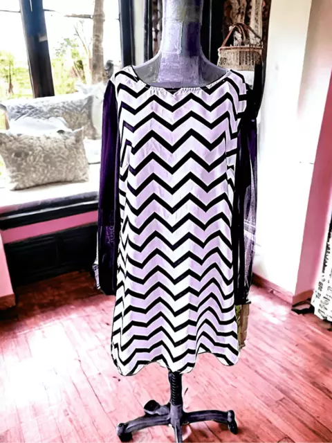 ! 0297 - Speechless Black/Pink Long Sheer Sleeve Chevron Midi Dress -  Size Juni 3