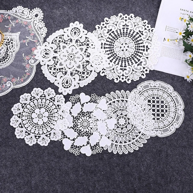Alfombra de mesa de puntas de ganchillo blanco posavasos redondos para tazas y montañas rusas