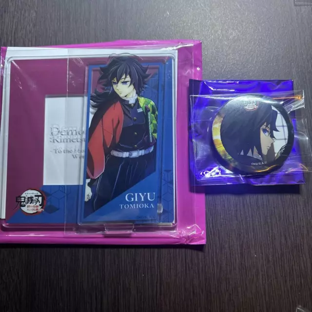 Montaña rusa acrílica aleatoria Demon Slayer World Tour botón Pinback Giyu Tomioka