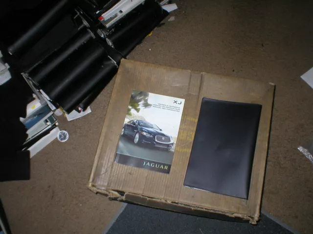 2011 Jaguar XJ owners manual with cover case