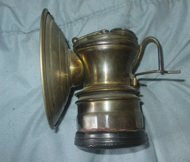 Nice Auto Lite Miner's Lamp with "Bumpergrip" USA