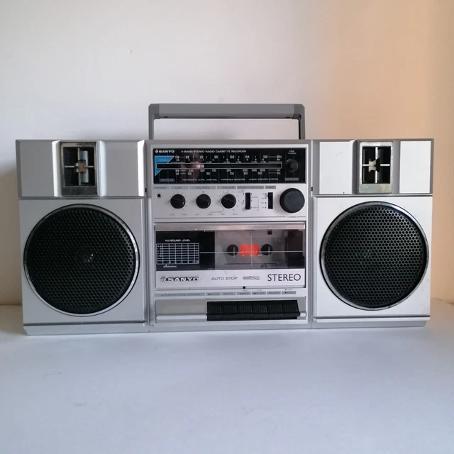 VINTAGE SANYO M9811LU AM/FM Cassette Recorder Boombox Radio Stereo