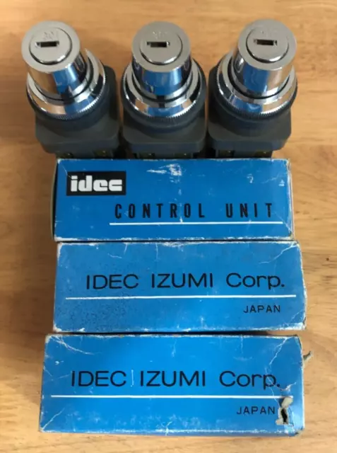 IDEC IZUMI ASTN51K22 Control Unit Key Switches No Keys NEW NEW NEW