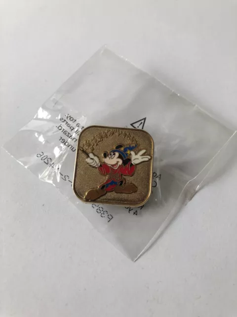 Disney Store UK Cast Member Guest Service Award Pin Sorcerer Mickey Gold