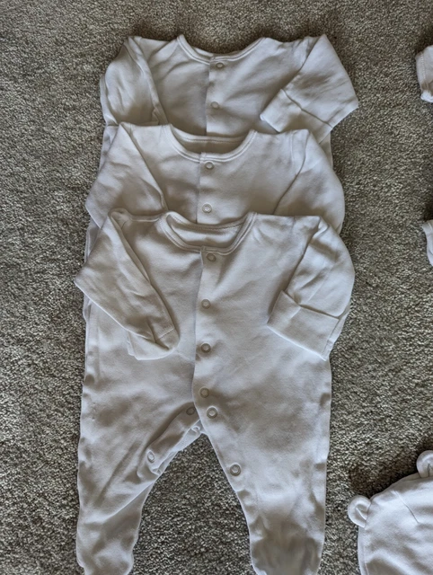 Newborn/ 0-1 / 0-3 / Gender Neutral / Unisex / Baby Clothes Bundle 3 5
