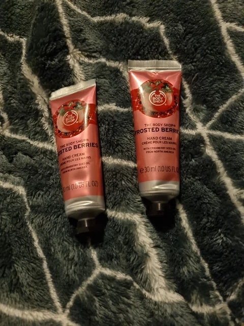 Bayas esmeriladas The Body Shop x 2 crema de manos 30 ml cada una... totalmente nuevas