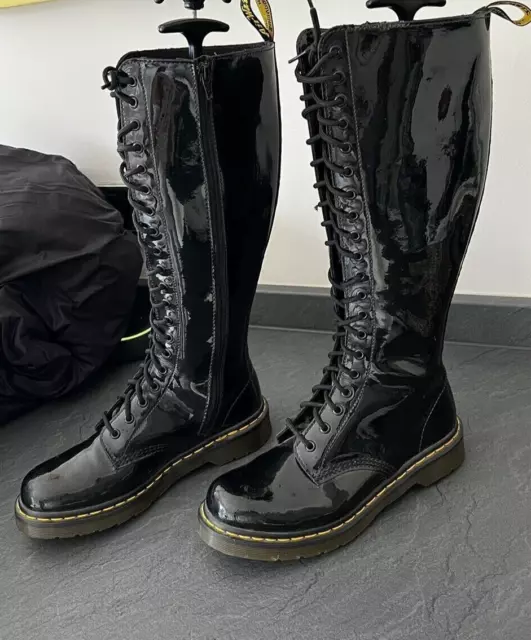 Dr martens 1b60 patent 2025