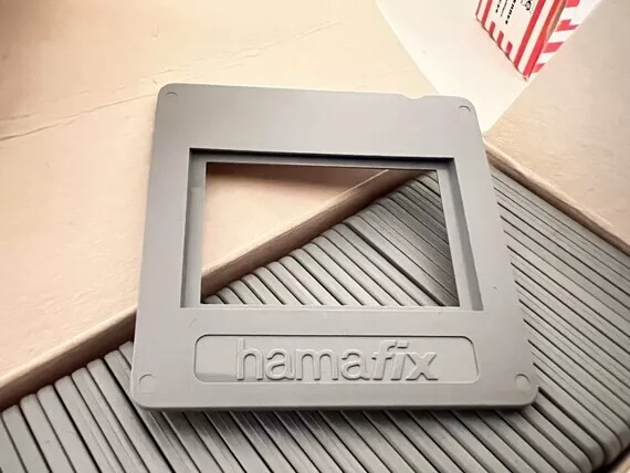 100 Hamafix plastic slide mounts (glassless) 24 x 36, 2,3mm