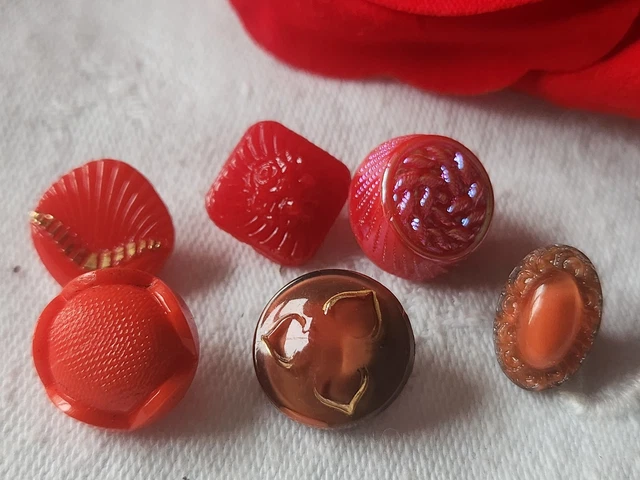 Lot De Boutons Vintage Rouge - Pied à Pied, Taille 1.4 à 2.6 Cm, Parfait Pour Créations Couture