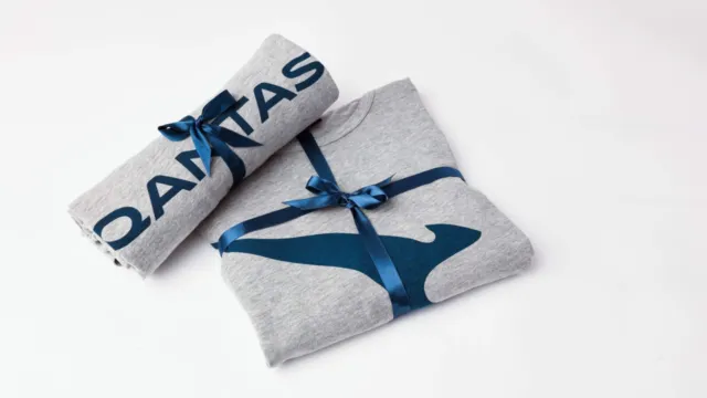 Qantas business class Unisex pyjama pajamas size M-L new. (top & bottom) BUY NOW