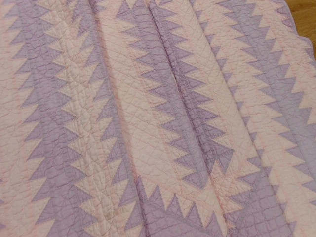 Vtg Antique PINK PURPLE SAWTOOTH Detectable DIAMOND Hand Stitched Quilt 69x76