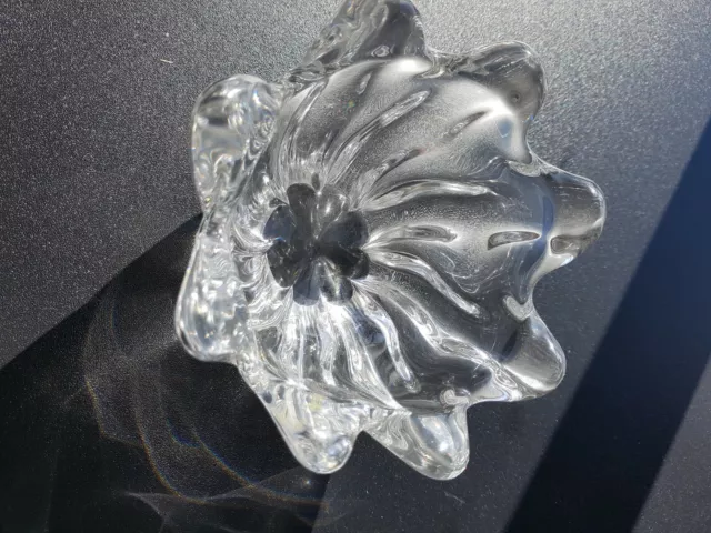 très jolie coupe ronde en cristal ou vide poche signé Daum