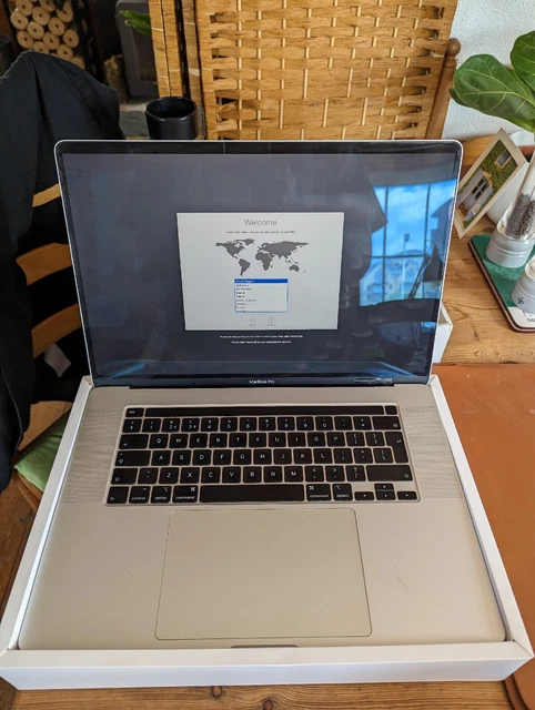 Apple MacBook Pro 16" - 1 TB di unità di memoria, Intel i9 2,3 GHz, 32 GB RAM, Radeon Pro 5500M
