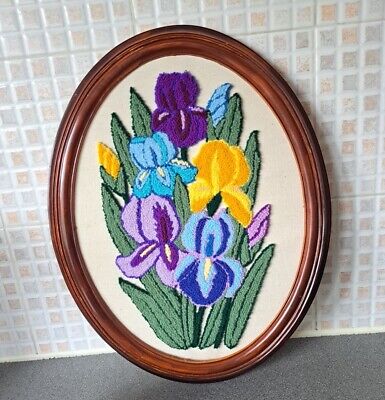 Marco de imagen ovalado con pestillo de flores coloridas de colección