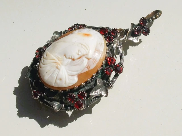 Pendentif Ancien XIXe En Métal Argenté Avec Plaque émail Oiseaux - Très Bon état