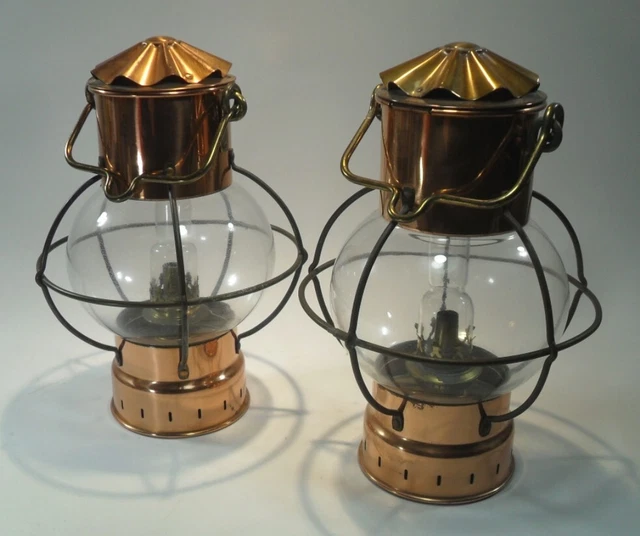 Antike Messing-Lampe In Schiffsoptik - Öllampe Mit Rot/Grün Glas, Handgefertigt, 28cm Hoch