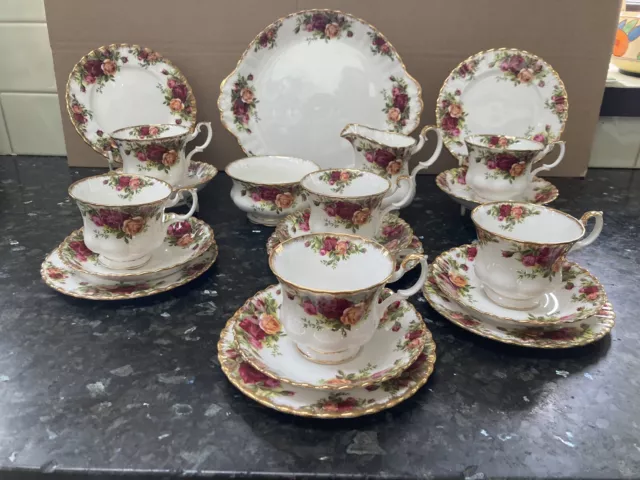 Royal Albert Old Country Roses 21 piece bone china tea set Excellent