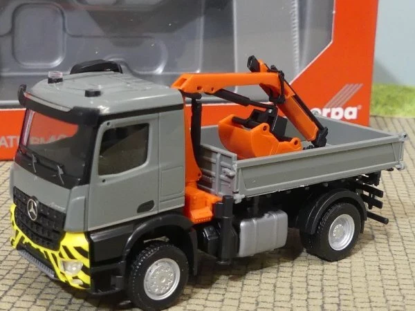 Herpa 318396 - 1/87 MB Arocs Skip Chargeuses AK12 Avec Remorque TU3 - Küchler - Neuf