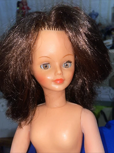 Ancienne poupée Cathy Cathie Bella brune robe présentation