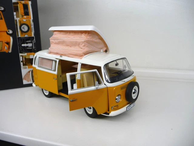 Schuco 1:18 Volkswagen VW T1 Samba Bus Hippie mit Gepäckträger