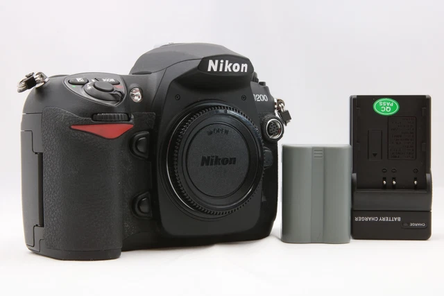 [Near Mint] Nikon D200 10.2MP Digital SLR Camera / shutter count : 14,673