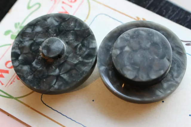 BOUTON ANCIEN    COUTURE épais en galalithe forme de chapeau 4 cm