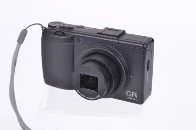 Ricoh GR DIGITAL III - 10 MP Compact Point & Shoot Camera 28mm (6mm) f/1.9