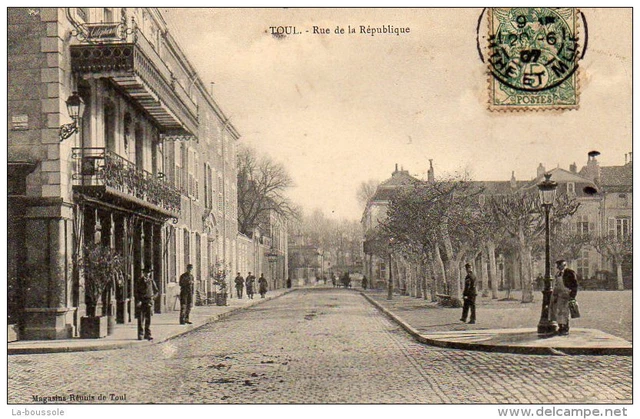 54 TOUL - la rue de la republique