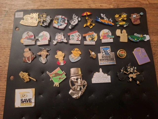 Lot De 3 Pins (badges) Nina Ricci - Ana Strumpf, Nina, Luna Bella - Neufs Avec étiquettes