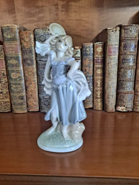 ✅ Figura de belén porcelana mujer con pandereta Mirete