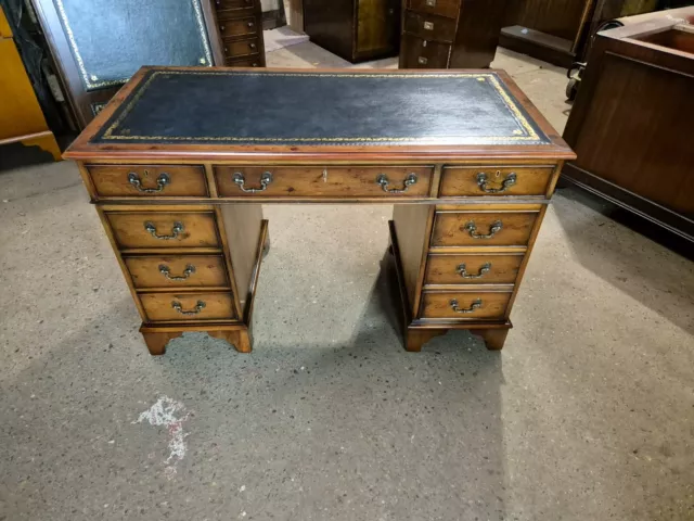 STUNNINGLY RESTORED ANTIQUE STYLE 4x2 YEW WOOD REPRODUCTION PEDESTAL DESK