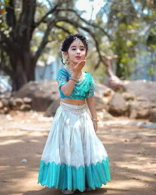 Bollywood Per Bambini Piccoli Abbigliamento Indiano Designer Wedding Choli Lehenga Pakistani