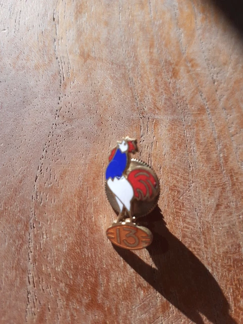 Ancien Pin's Plaqué Or - Puce Cabochon Vert - Vintage