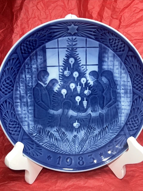 Royal Copenhagen Christmas Plate JULE AFTER  1983