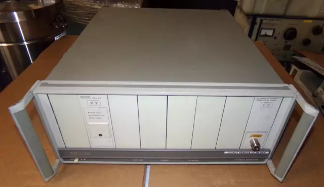 Hewlett Packard 70001A Mainframe With 70905B RF Section And 70310A Reference